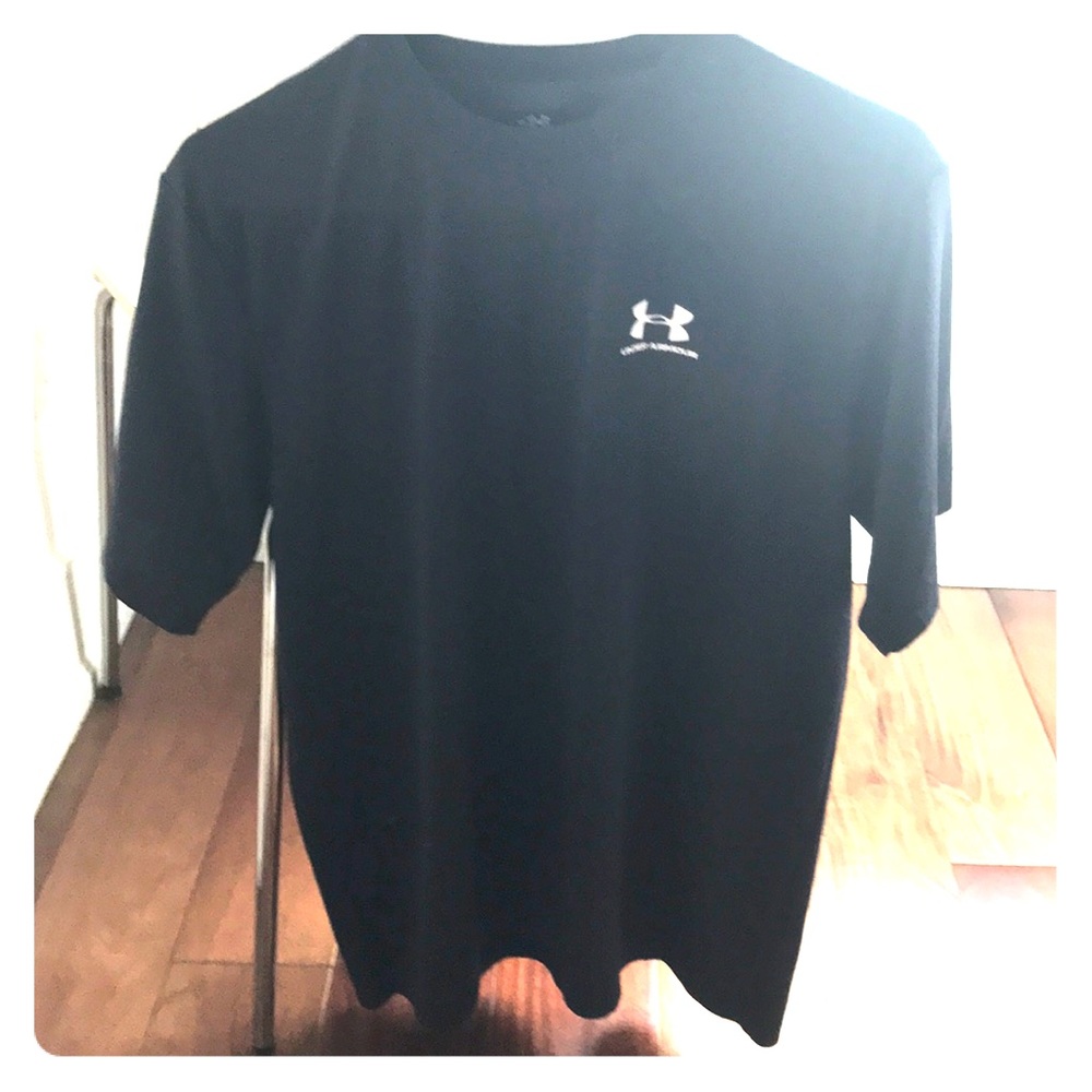 🔥 HOT BUY 🔥 Under Armour black workout shirt
